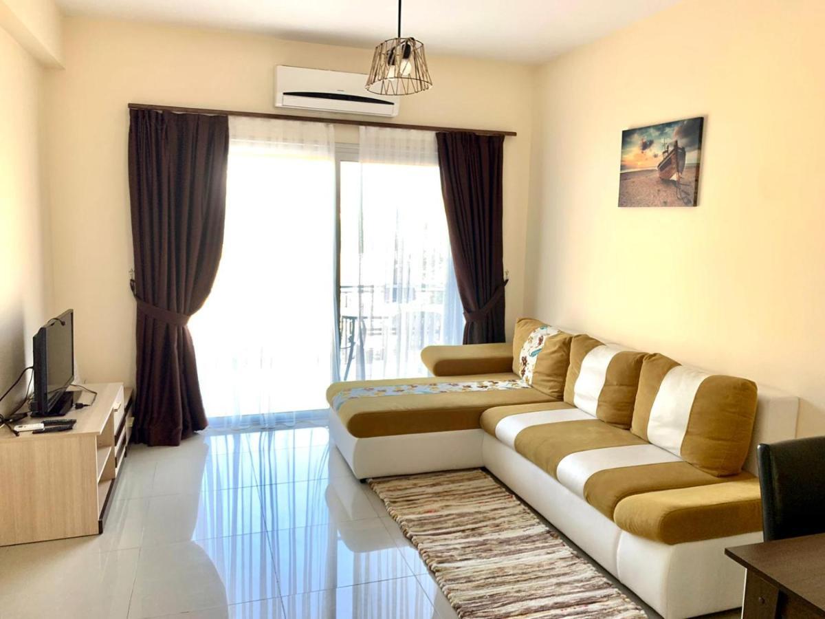 Amazing Two-Bedroom Apartment In Residence Lukomorye D1 With Private Garden Karavas  Exteriör bild
