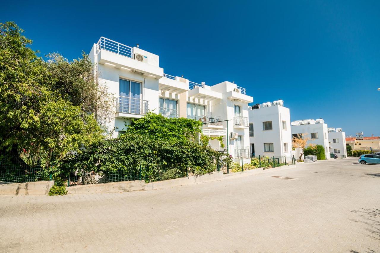 Amazing Two-Bedroom Apartment In Residence Lukomorye D1 With Private Garden Karavas  Exteriör bild