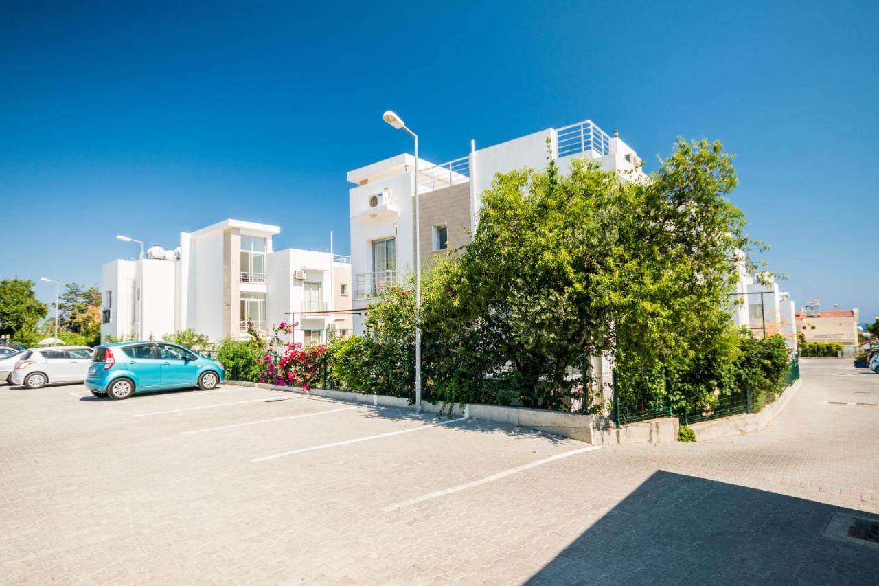 Amazing Two-Bedroom Apartment In Residence Lukomorye D1 With Private Garden Karavas  Exteriör bild